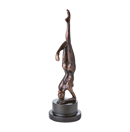 Pose Staty, kvinna som står på armarna